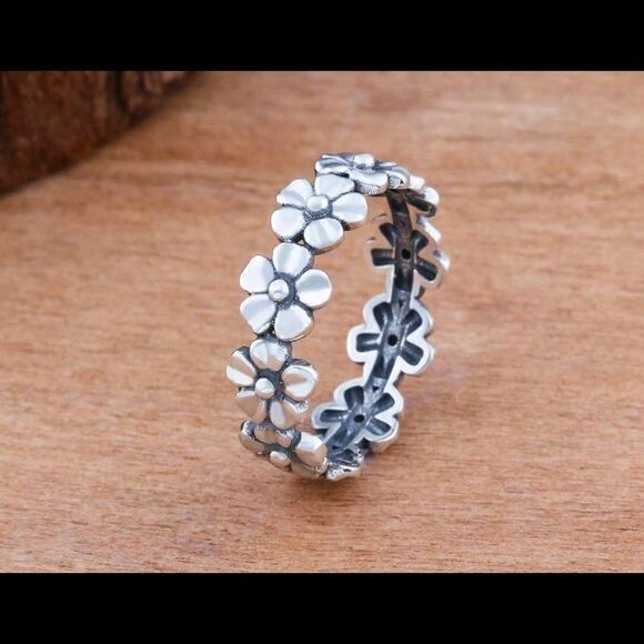 Pretty Silver Flower Ring  - Picture 3 of 7